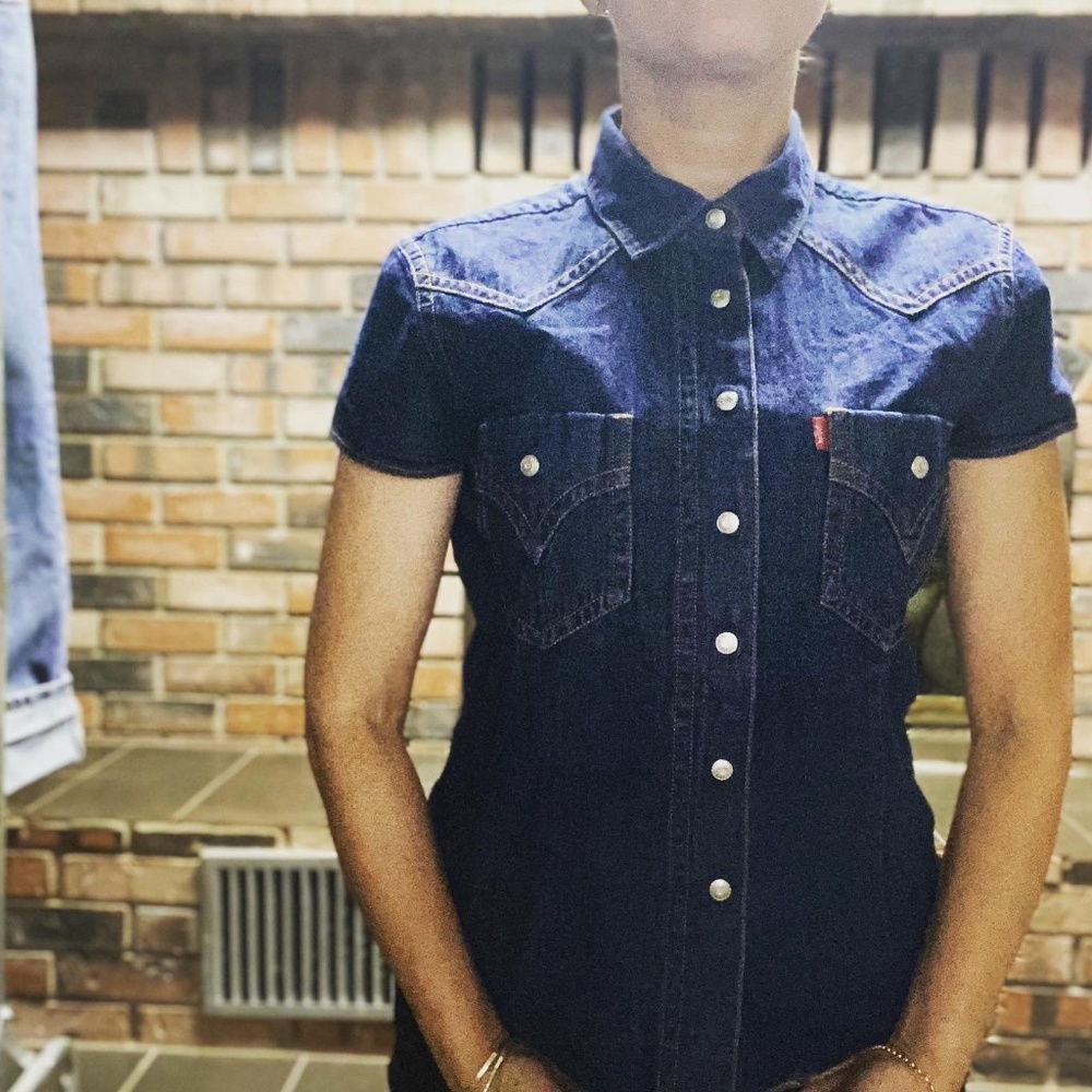 RED TAB SHORT SLEEVE LEVI'S SHIRT